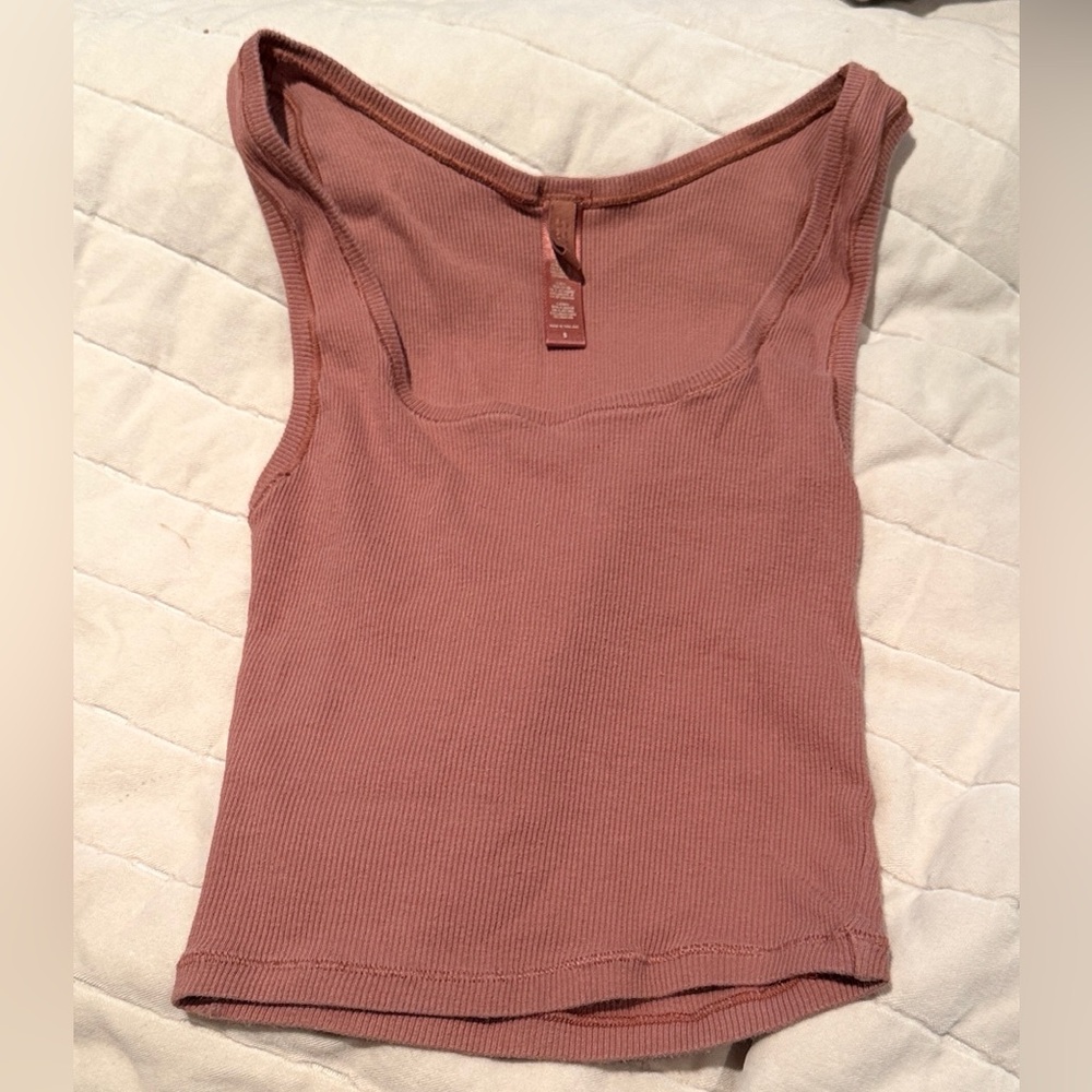 Skims Women's Pink Ribbed Tank Top